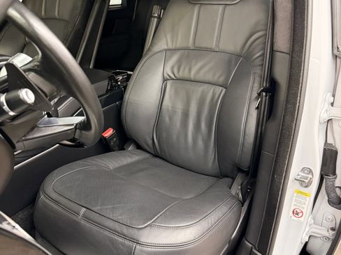 Used 2020 Land Rover Range Rover Long Wheelbase HSE image 17