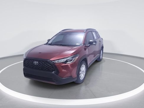 Used 2025 Toyota Corolla Cross LE w/ Moonroof Package image 5