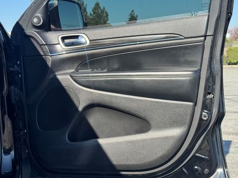 Used 2019 Jeep Grand Cherokee Limited image 23