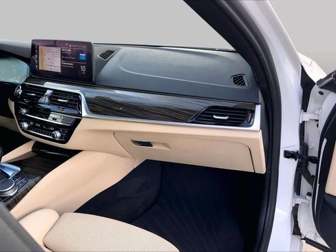 Used 2022 BMW 530i xDrive AWD/4WD image 19