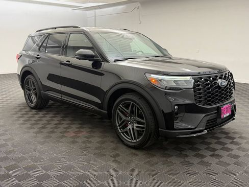 Used 2025 Ford Explorer ST AWD/4WD image 6