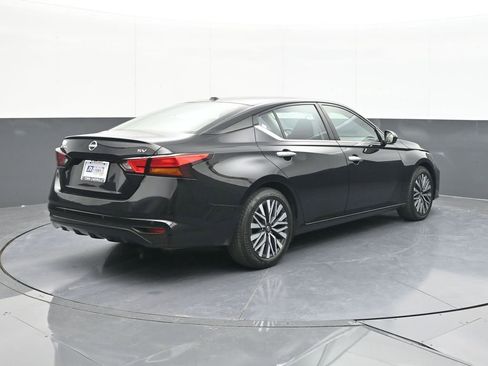 Used 2024 Nissan Altima 2.5 SV image 11