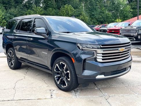 Used 2021 Chevrolet Tahoe High Country w/ Premium Package AWD/4WD image 2