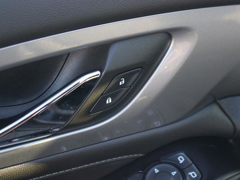 Used 2023 Chevrolet Traverse LT image 14