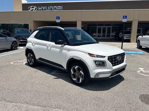 Used 2024 Hyundai Venue Limited FWD image 4
