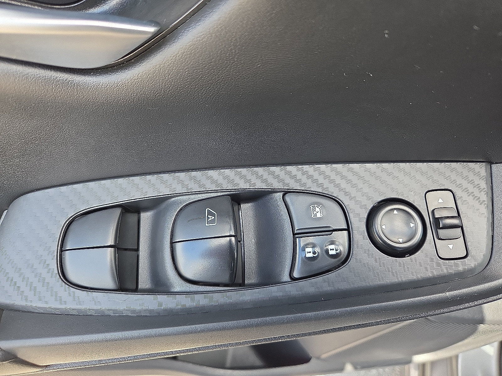 Used 2025 Nissan Sentra SV FWD image 14
