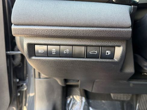 Used 2025 Toyota Camry LE image 31