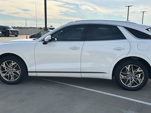 Used 2022 Genesis GV70 2.5T w/ Advanced Package image 10