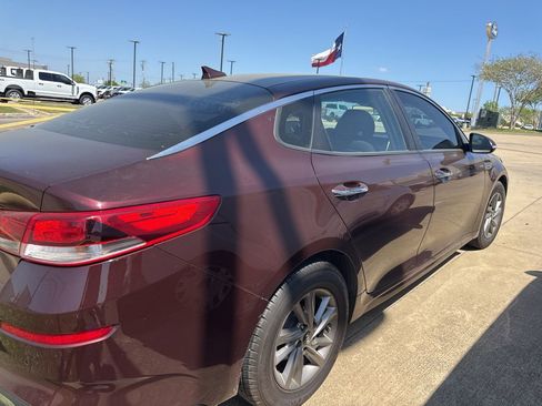 Used 2020 Kia Optima LX image 4