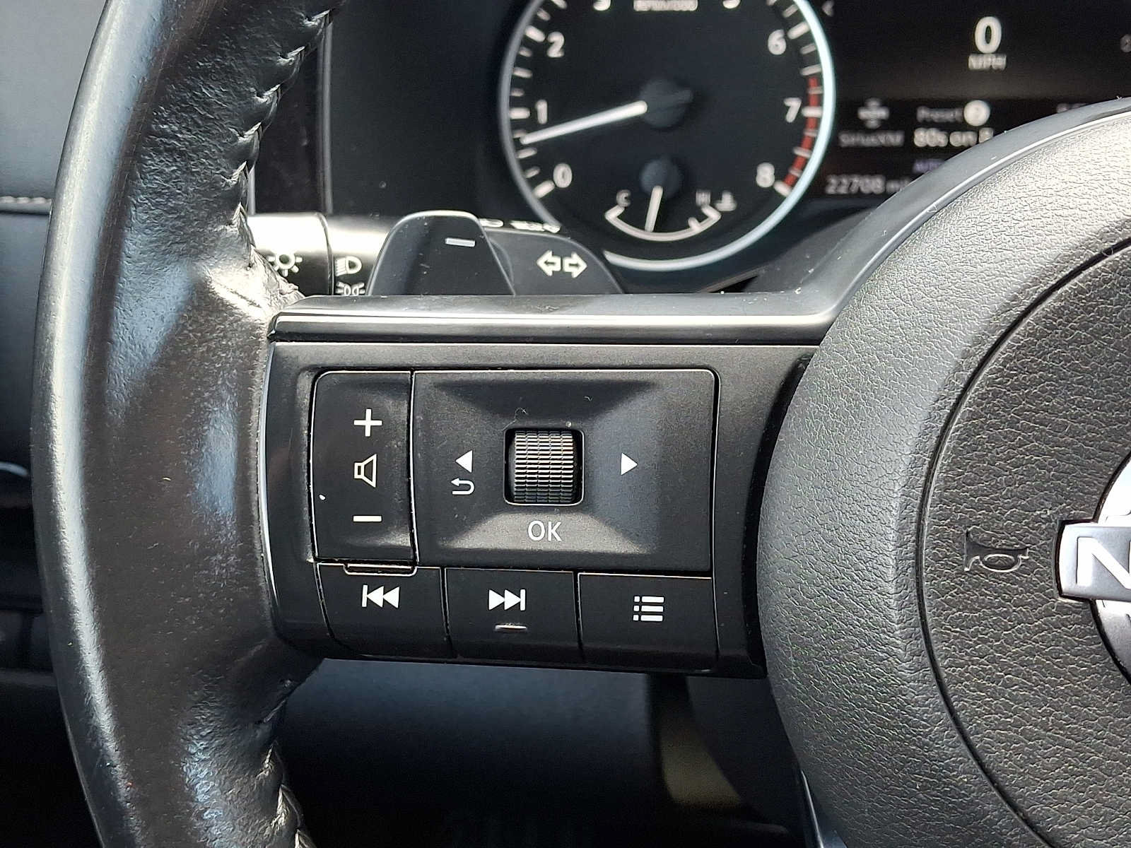 Used 2025 Nissan Pathfinder SV AWD/4WD image 22