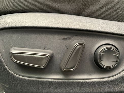 Used 2025 Toyota RAV4 XLE image 23