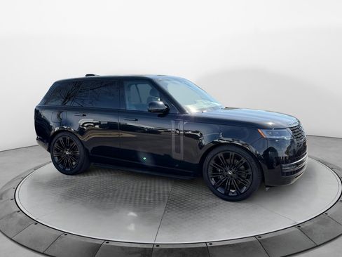 Certified 2024 Land Rover Range Rover SE image 3