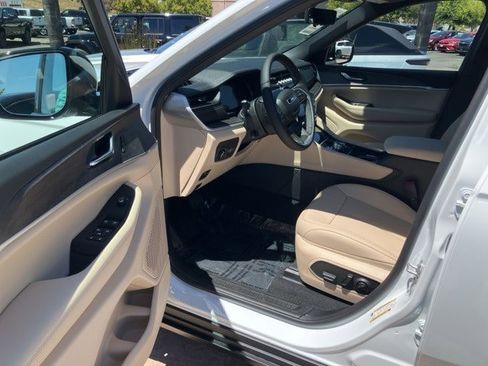 New 2025 Jeep Grand Cherokee L Limited w/ Luxury Tech Group II image 9