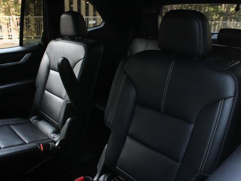 Used 2026 GMC Acadia Elevation w/ Elevation Premium Package FWD image 18