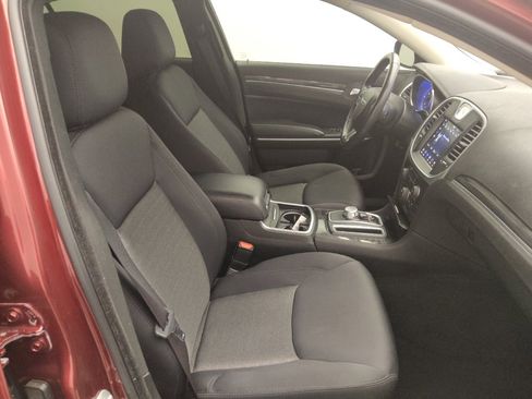 Used 2019 Chrysler 300 Touring w/ Sport Appearance Package image 21