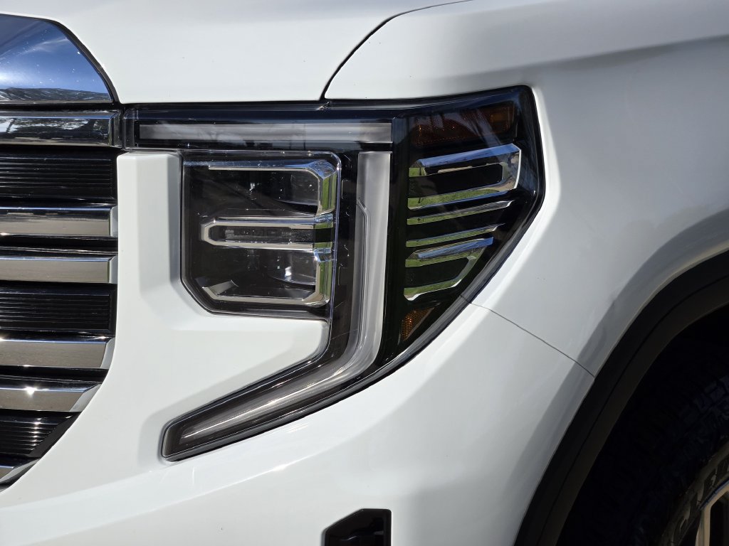 Used 2023 GMC Sierra 1500 SLT w/ SLT Premium Package AWD/4WD image 9