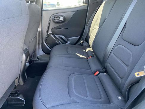 Used 2020 Jeep Renegade Latitude FWD image 11