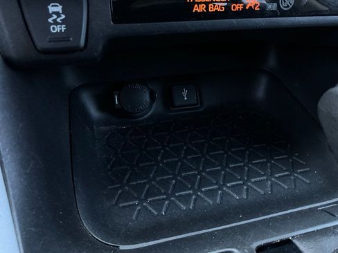 Used 2021 Toyota RAV4 LE image 22