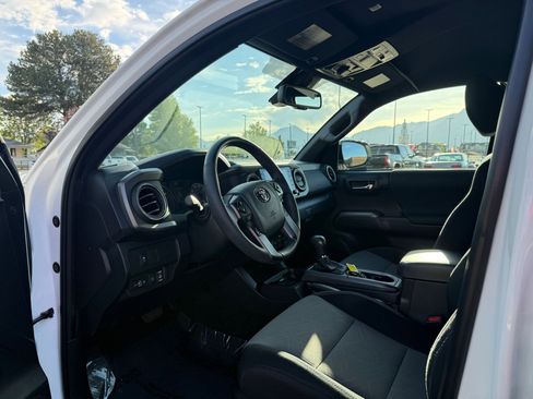 Used 2023 Toyota Tacoma TRD Off-Road AWD/4WD image 11