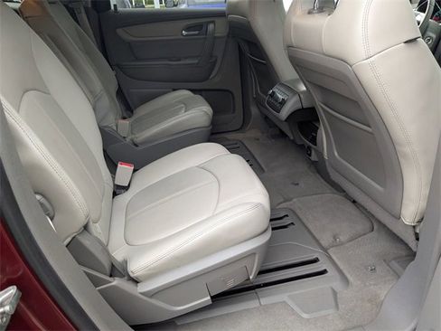 Used 2017 Chevrolet Traverse LT image 34