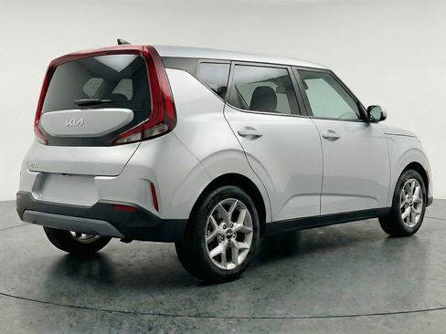 Used 2025 Kia Soul LX w/ LX Technology Package FWD image 9
