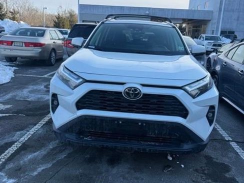 Used 2022 Toyota RAV4 XLE Premium image 7