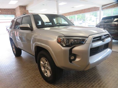 Used 2022 Toyota 4Runner SR5 AWD/4WD image 3