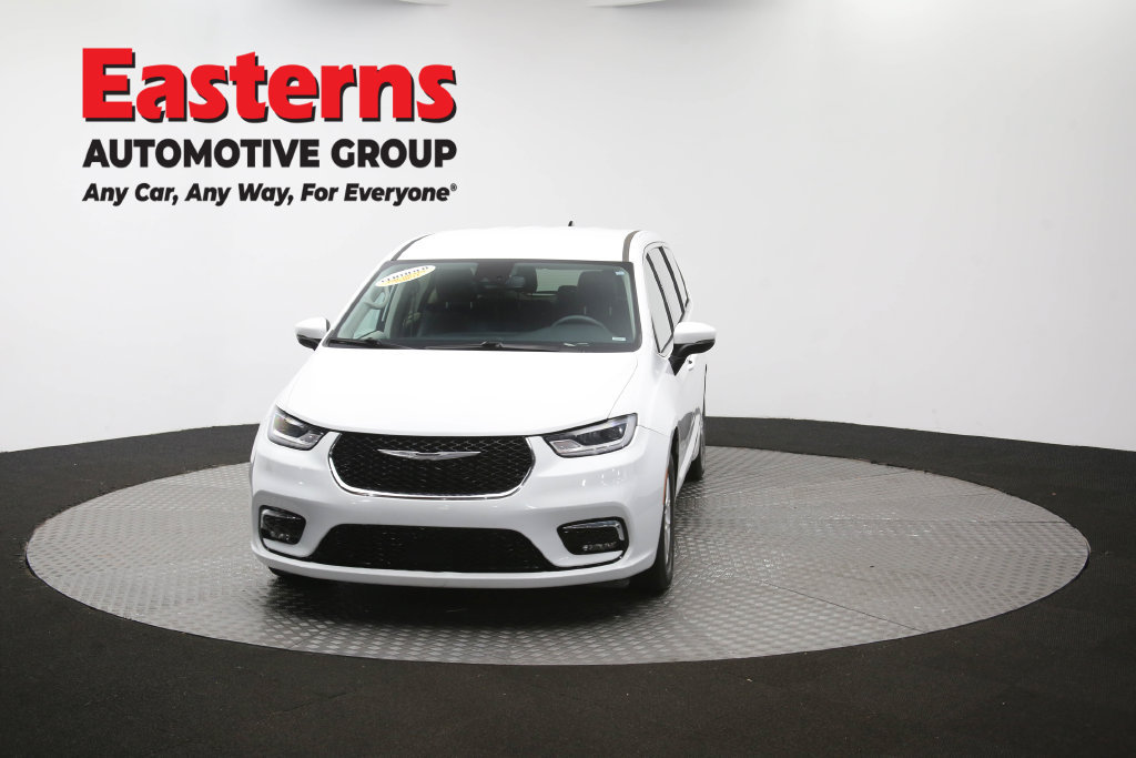Used 2023 Chrysler Pacifica Touring-L FWD image 57