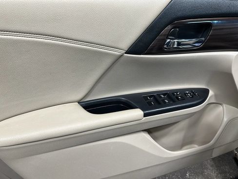 Used 2016 Honda Accord EX image 10