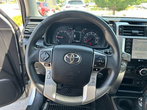 Used 2021 Toyota 4Runner SR5 Premium w/ Moonroof Package AWD/4WD image 10