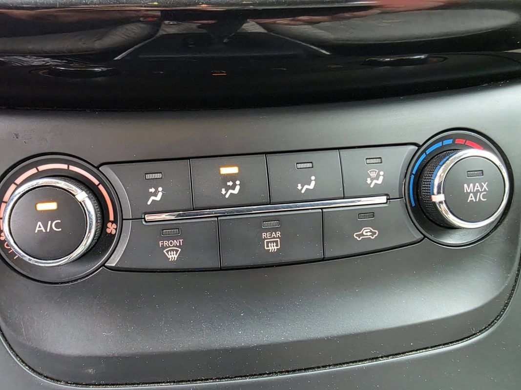 Used 2016 Nissan Sentra SV w/ Style Package FWD image 25