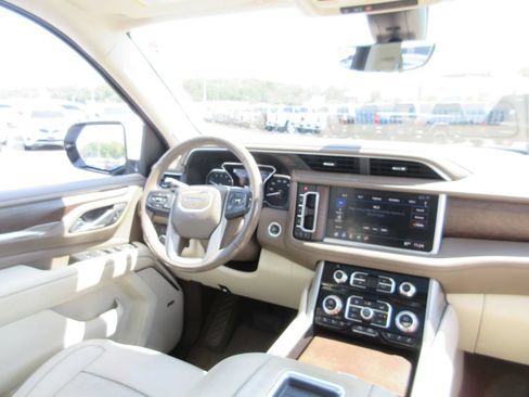 Used 2021 GMC Yukon XL Denali w/ Denali Ultimate Package AWD/4WD image 31