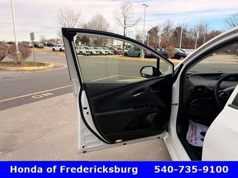 Used 2019 Toyota Prius LE image 15