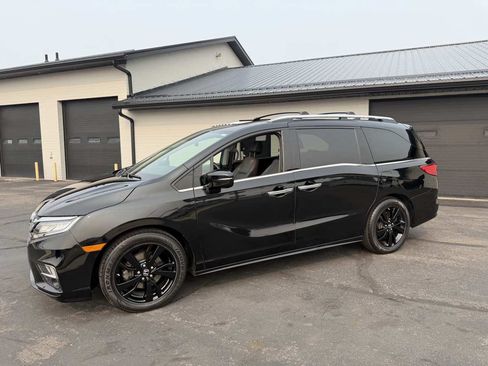 Used 2019 Honda Odyssey Elite image 2
