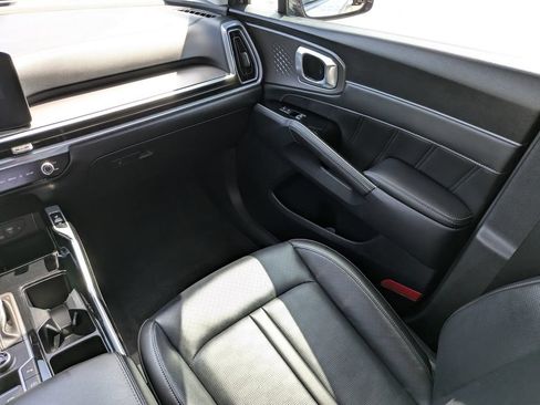 Certified 2025 Kia Sorento SX FWD image 17