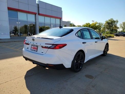 New 2026 Toyota Camry Hybrid w/ Multimedia Upgrade Package image 5