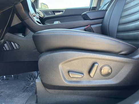 Used 2024 Ford Edge SEL image 10