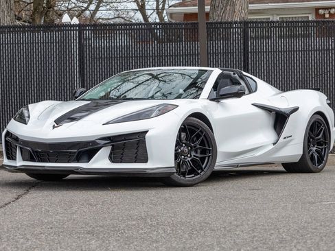 Used 2023 Chevrolet Corvette Z06 w/ Engine Appearance Package RWD image 5