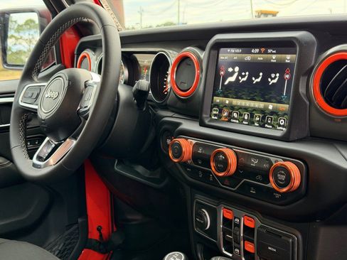 Used 2023 Jeep Wrangler Sahara image 19