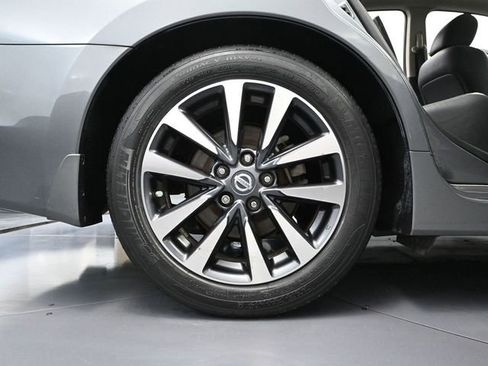 Used 2016 Nissan Altima 2.5 SL w/ Moonroof Package image 14