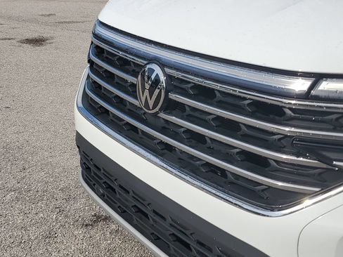 Certified 2024 Volkswagen Atlas SE w/ Panoramic Sunroof Package FWD image 11