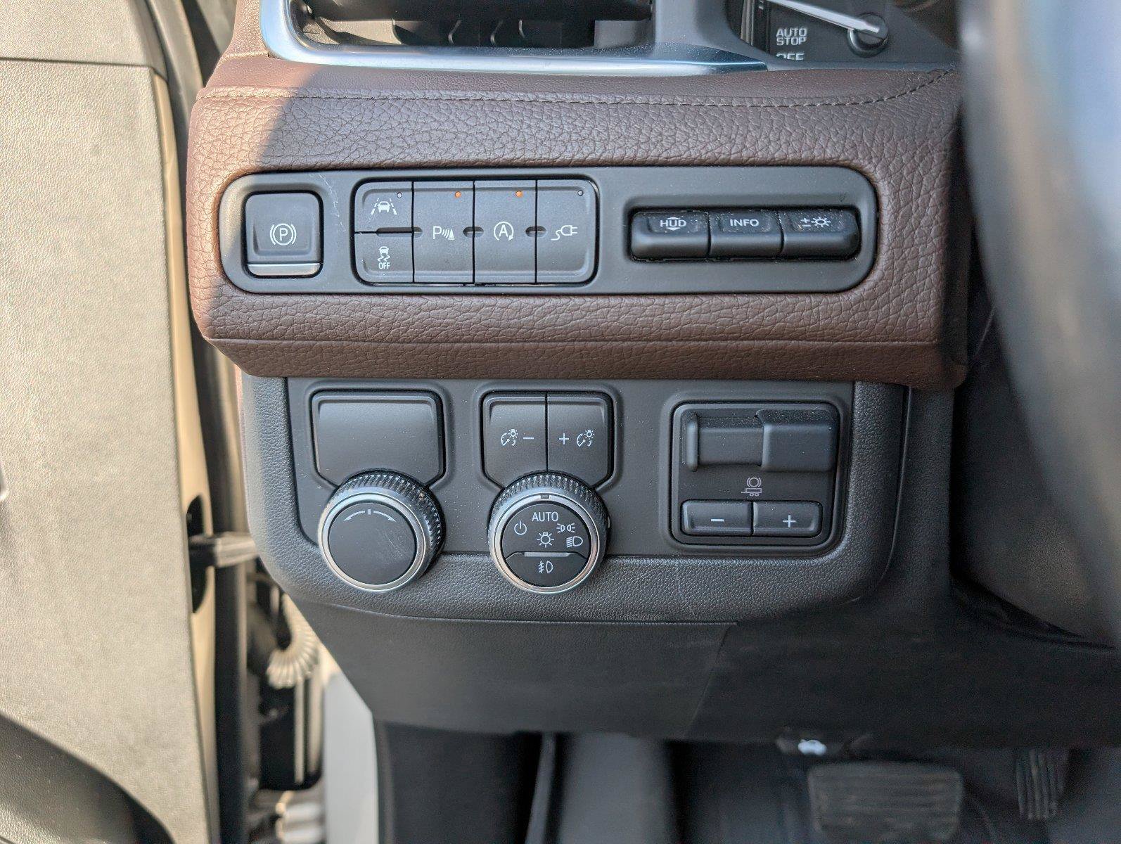 Used 2021 GMC Yukon Denali w/ Denali Premium Package RWD image 29
