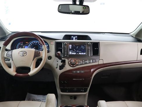 Used 2013 Toyota Sienna Limited w/ Premium Pkg FWD image 29