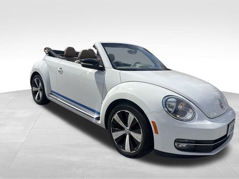 Used 2013 Volkswagen Beetle 2.0T image 4