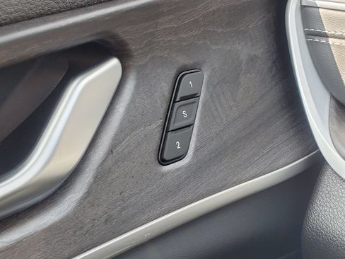 Used 2025 Jeep Grand Cherokee Limited AWD/4WD image 23