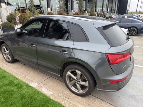 Used 2020 Audi Q5 2.0T Titanium Premium Plus w/ Premium Plus Package image 2