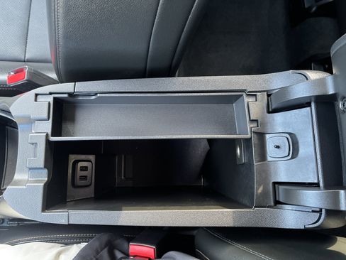 Used 2023 Chevrolet Equinox Premier image 32