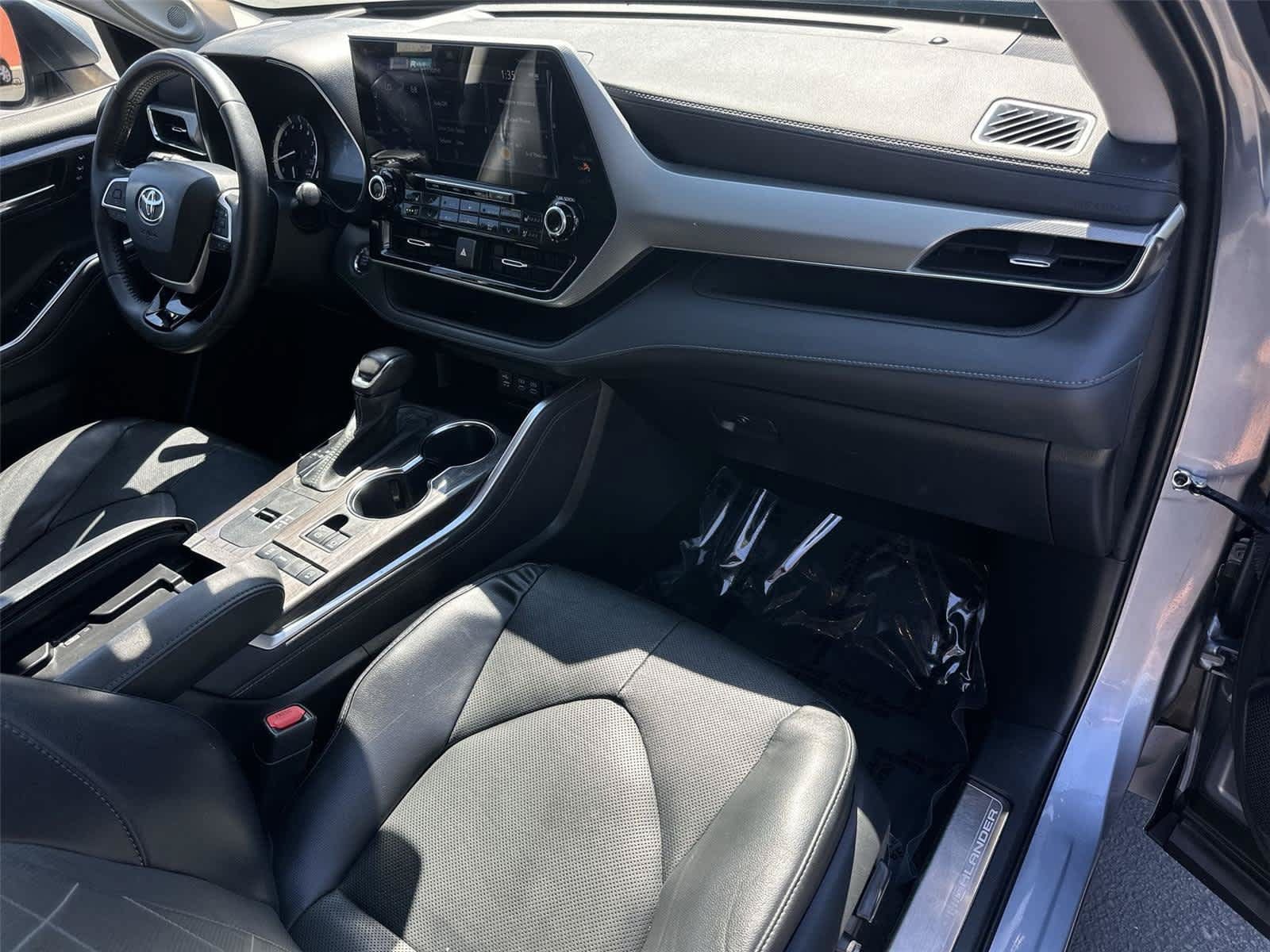 Used 2022 Toyota Highlander Platinum FWD image 13