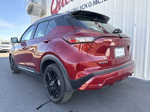 Used 2023 Nissan Kicks SR w/ SR Premium Package image 10