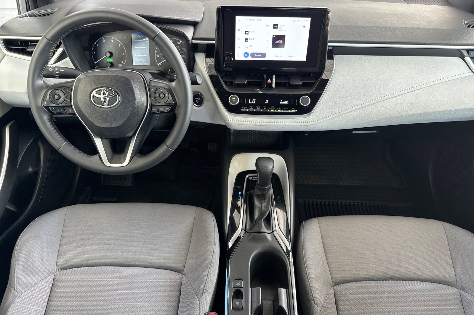 Used 2023 Toyota Corolla SE FWD image 17